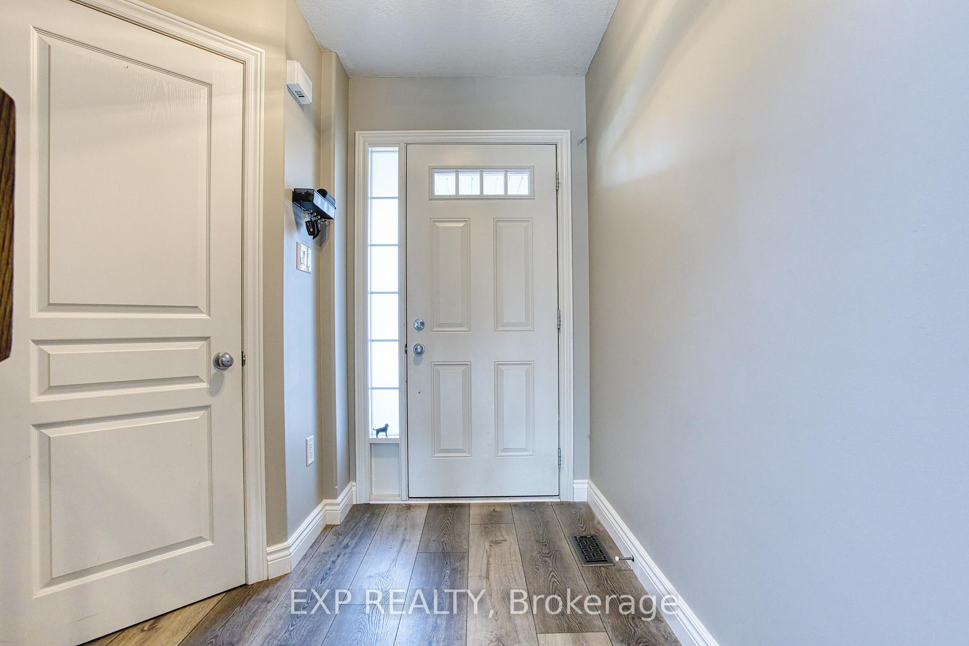 Photo 5 of 121 Sumner Crescent, Grimsby, Grimsby Beach — HOMEH