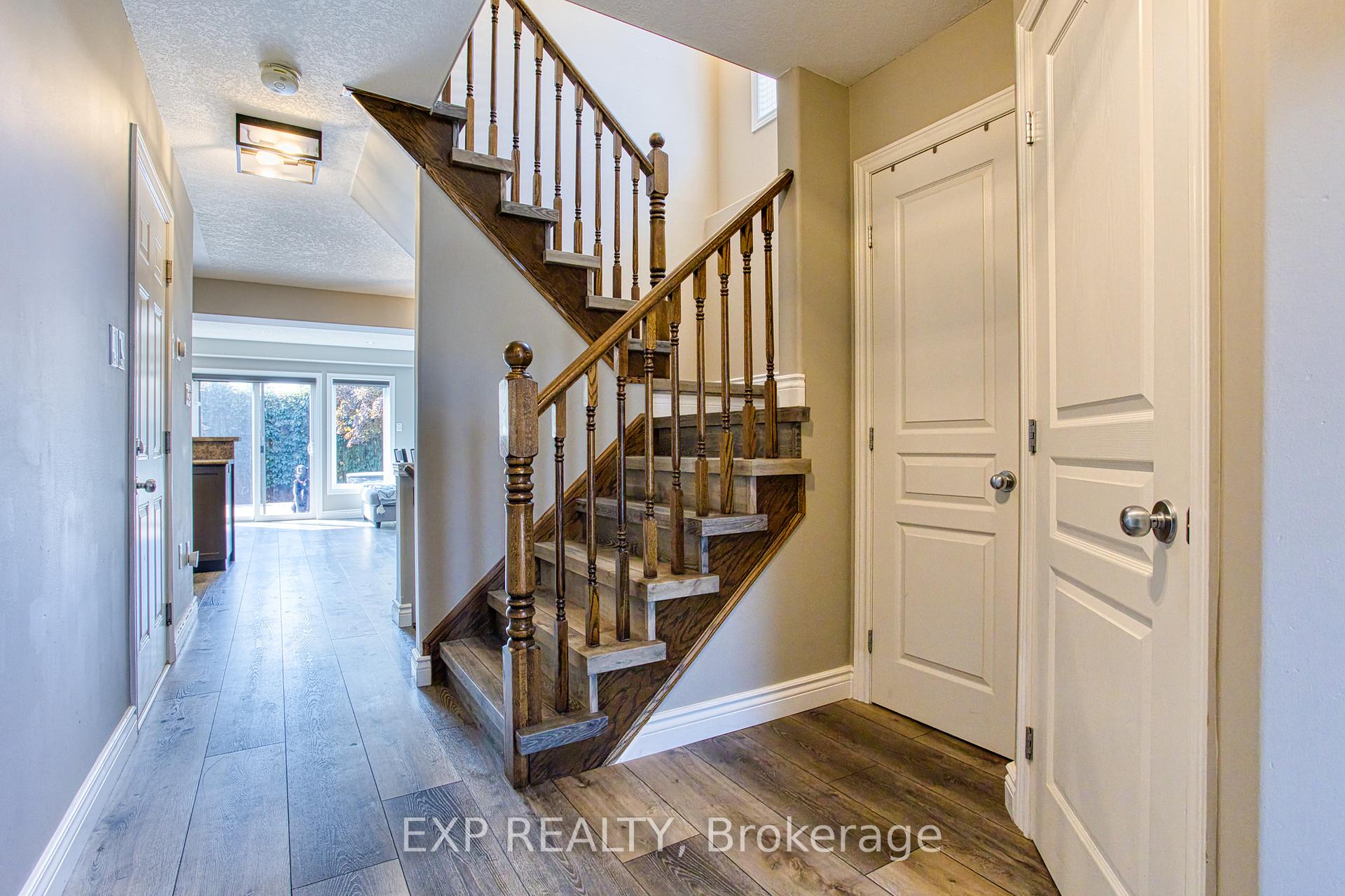 Photo 6 of 121 Sumner Crescent, Grimsby, Grimsby Beach — HOMEH