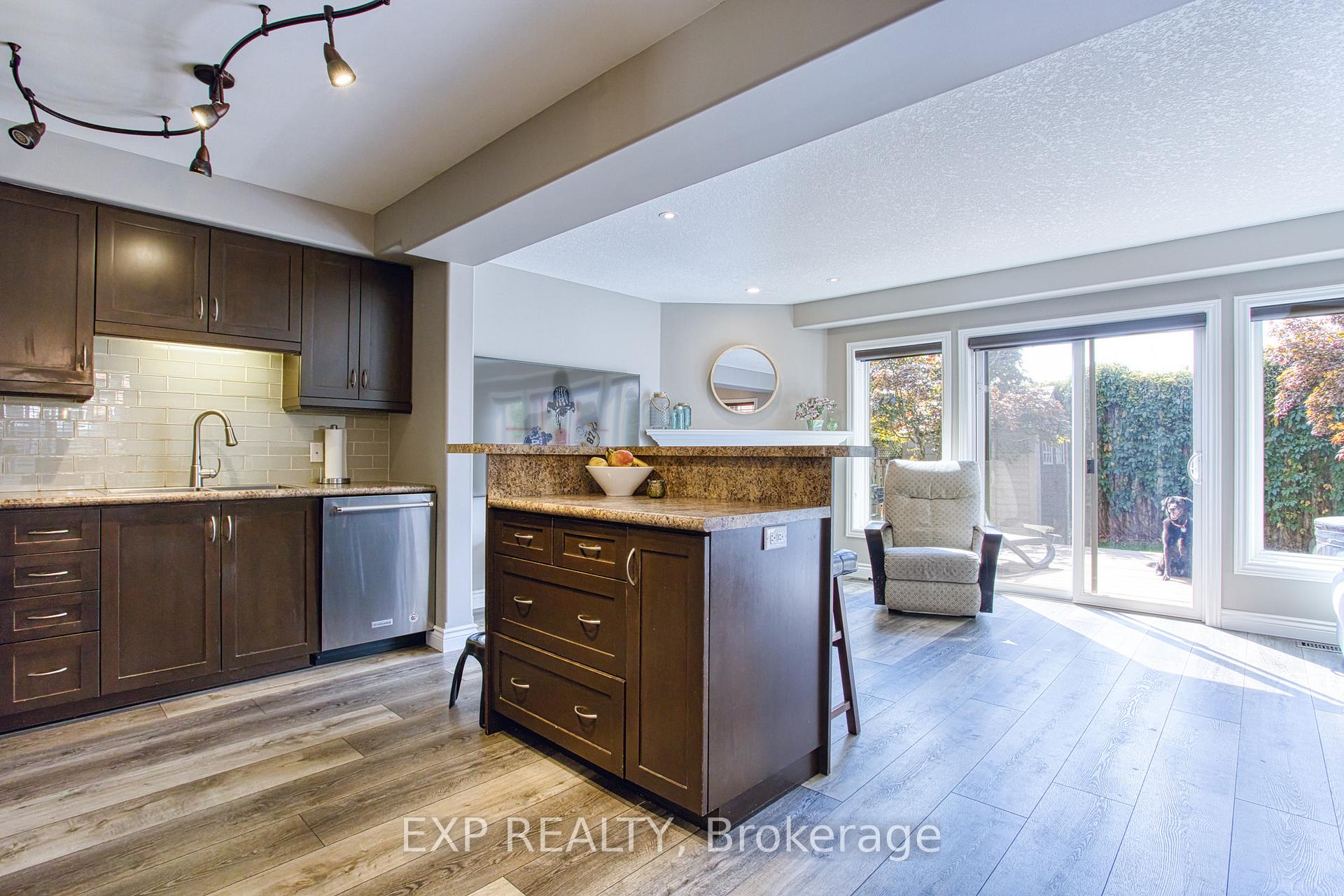 Photo 11 of 121 Sumner Crescent, Grimsby, Grimsby Beach — HOMEH