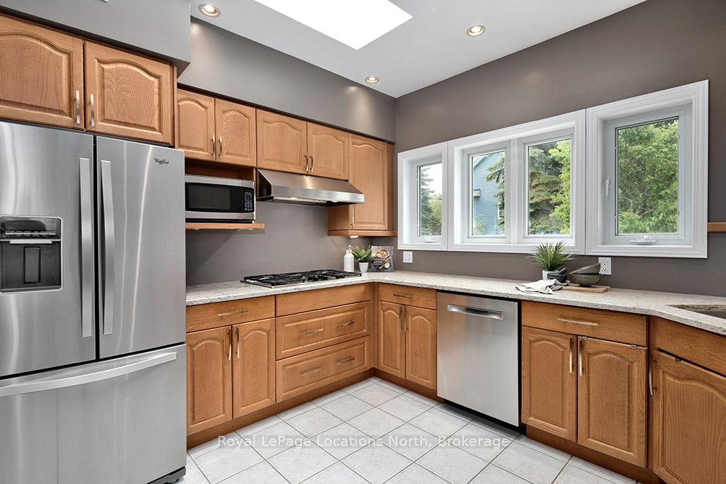 Photo 9 of 130 Davos Drive, Blue Mountains — HOMEH