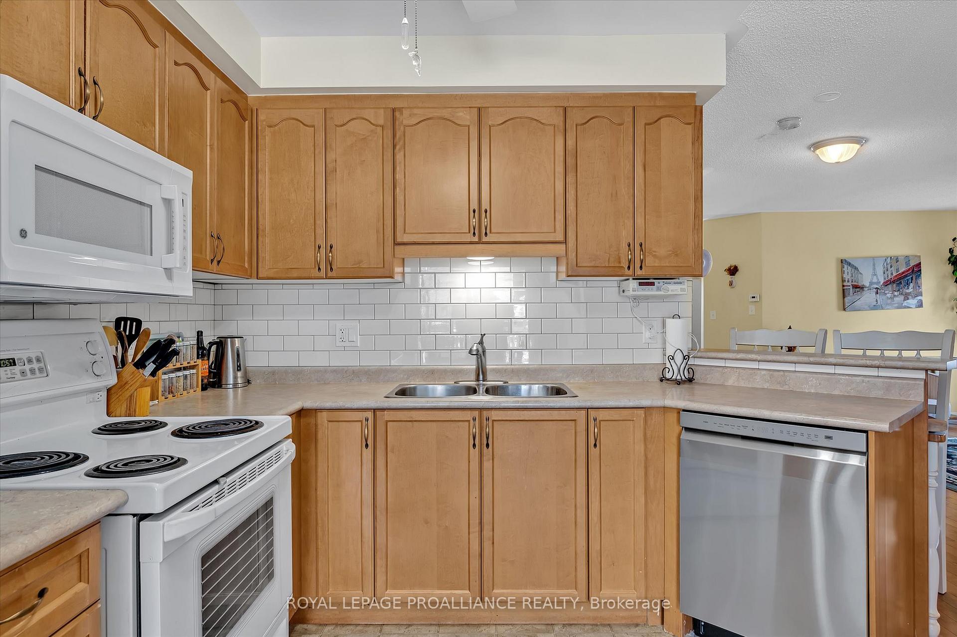 Photo 12 of 236 Tobin Court, Peterborough, Northcrest Ward 5 — HOMEH