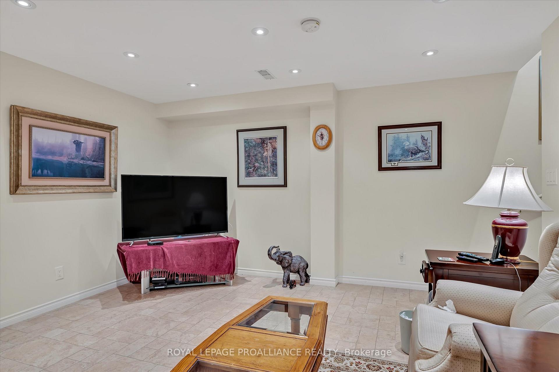 Photo 27 of 236 Tobin Court, Peterborough, Northcrest Ward 5 — HOMEH