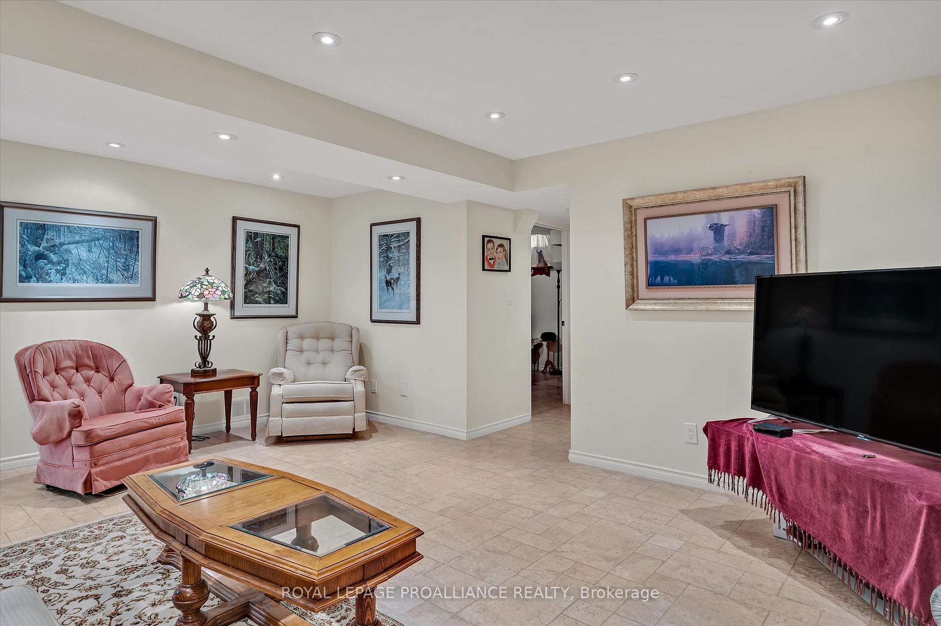 Photo 28 of 236 Tobin Court, Peterborough, Northcrest Ward 5 — HOMEH