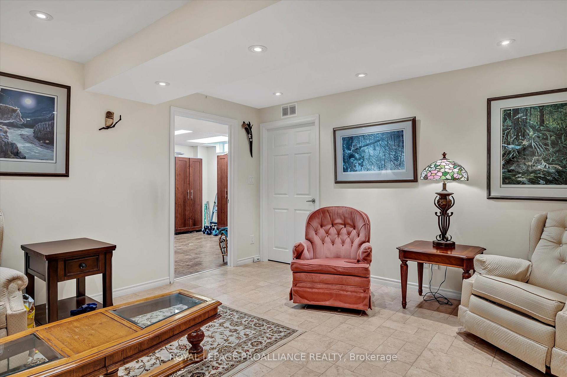 Photo 29 of 236 Tobin Court, Peterborough, Northcrest Ward 5 — HOMEH