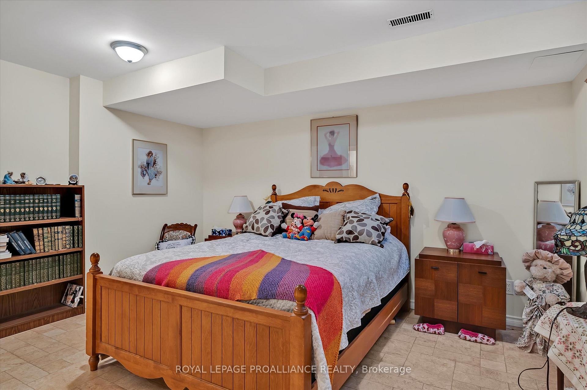 Photo 31 of 236 Tobin Court, Peterborough, Northcrest Ward 5 — HOMEH