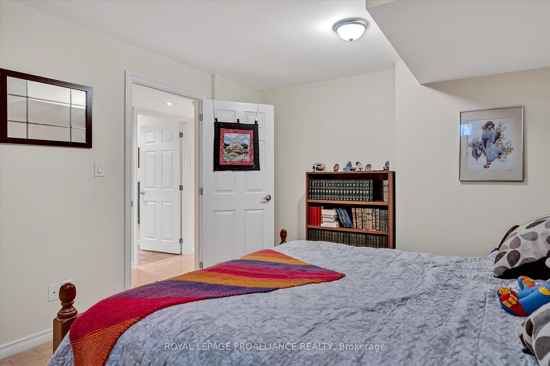 Photo 32 of 236 Tobin Court, Peterborough, Northcrest Ward 5 — HOMEH