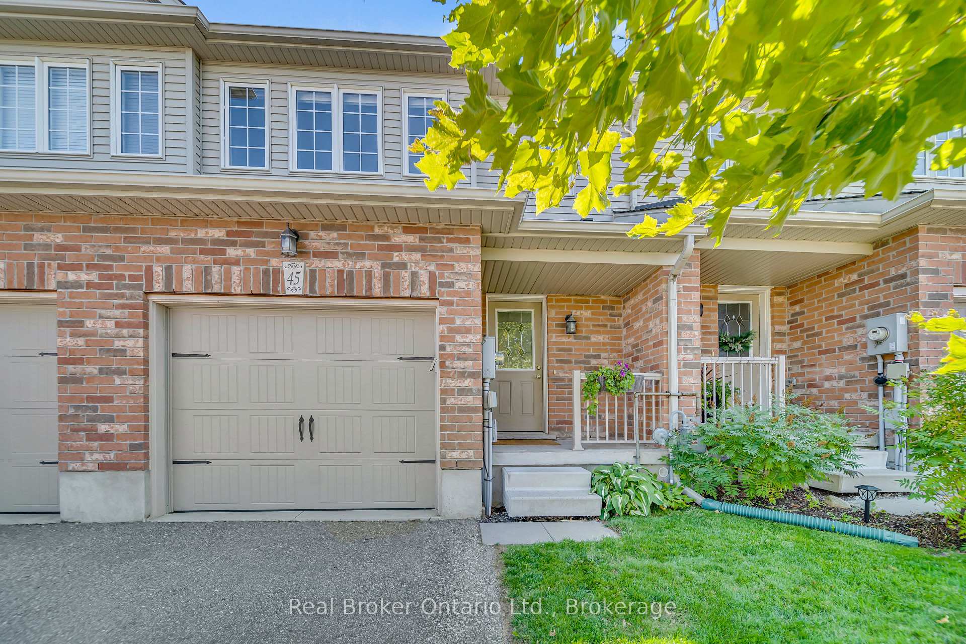 Photo 3 of 45 Wideman Boulevard, Guelph, Victoria North — HOMEH