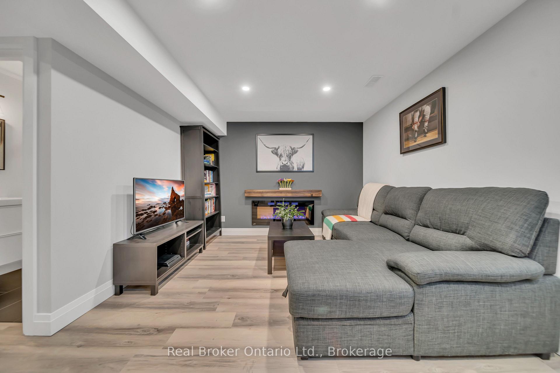 Photo 55 of 45 Wideman Boulevard, Guelph, Victoria North — HOMEH