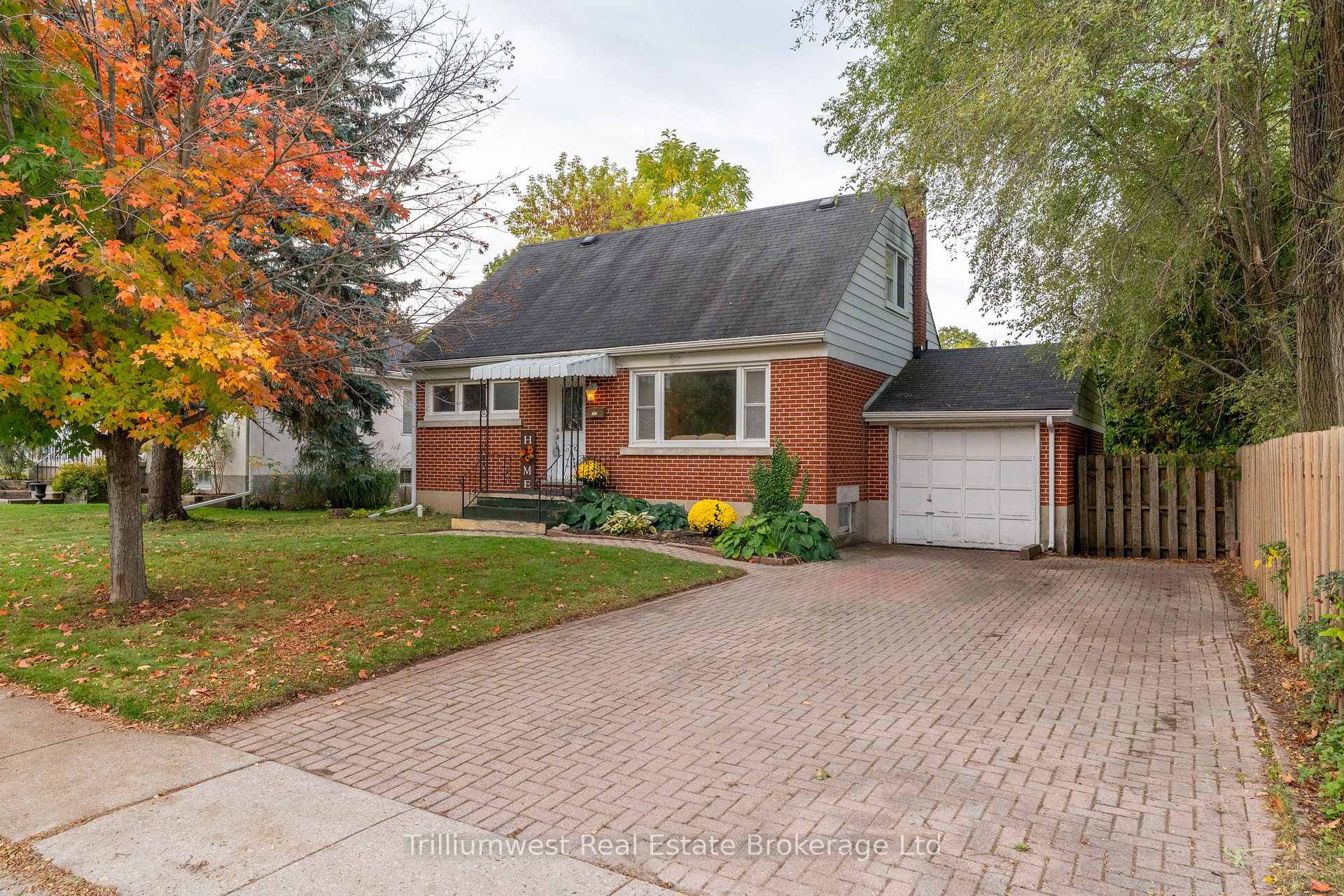 Photo 1 of 122 Metcalfe Street, Guelph, St. George's — HOMEH