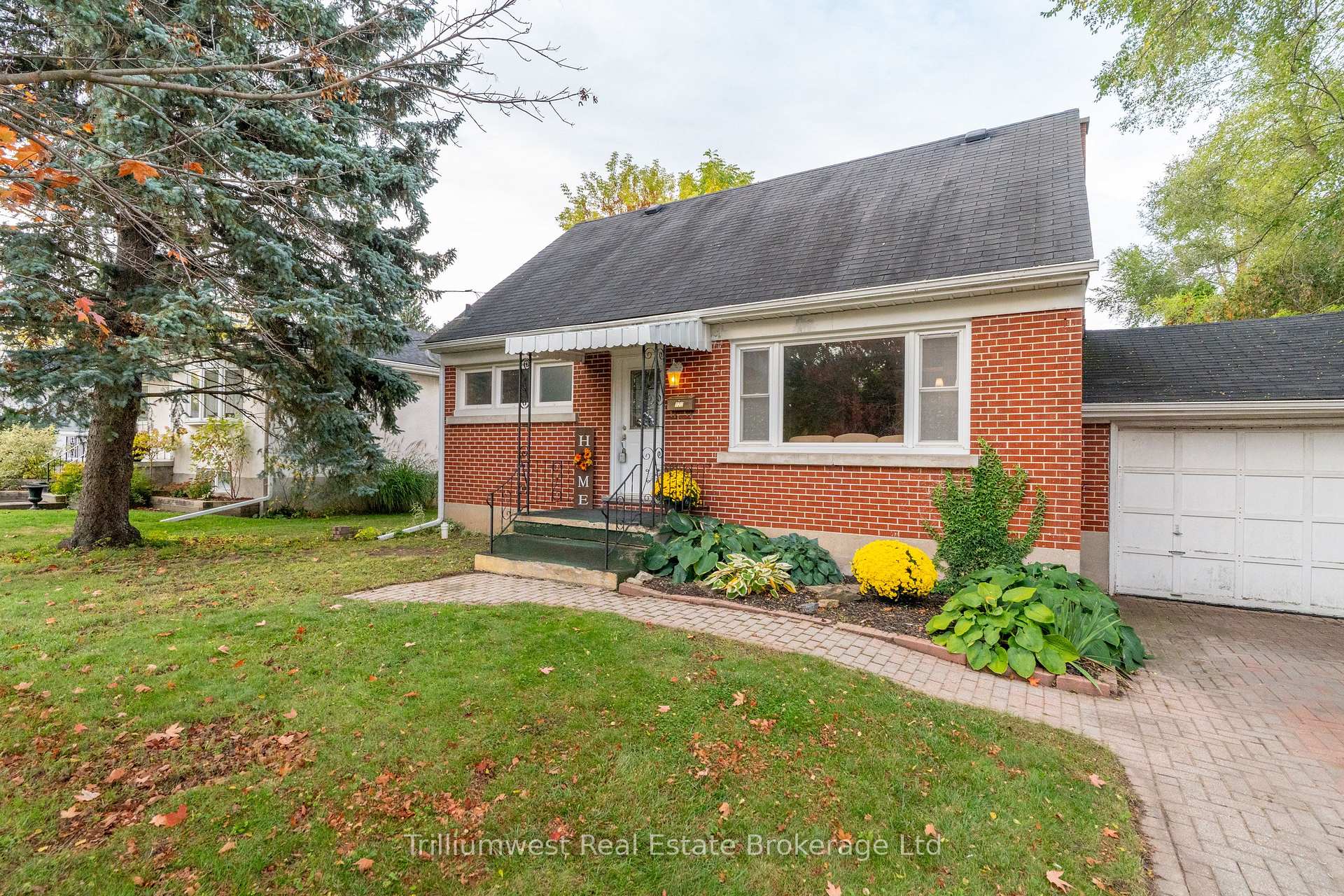 Photo 2 of 122 Metcalfe Street, Guelph, St. George's — HOMEH