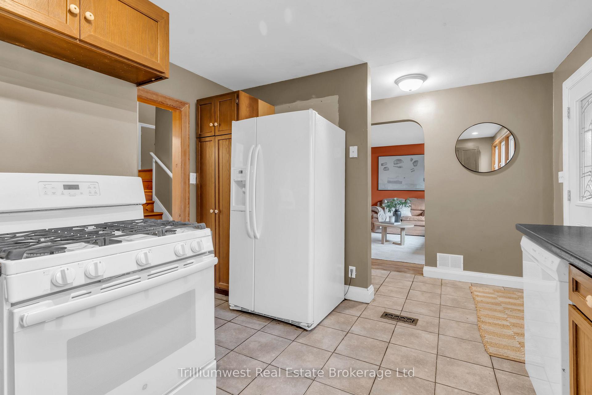 Photo 7 of 122 Metcalfe Street, Guelph, St. George's — HOMEH