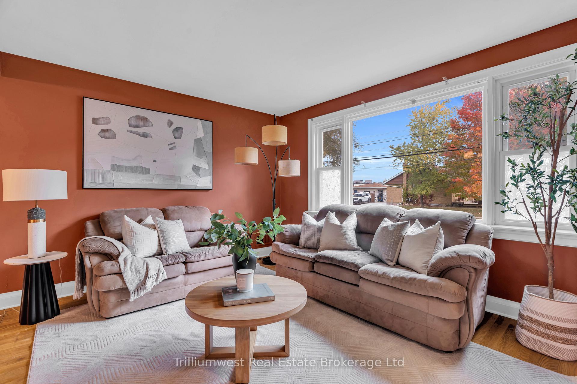 Photo 10 of 122 Metcalfe Street, Guelph, St. George's — HOMEH