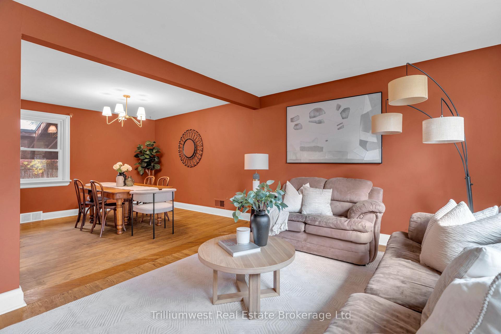Photo 11 of 122 Metcalfe Street, Guelph, St. George's — HOMEH
