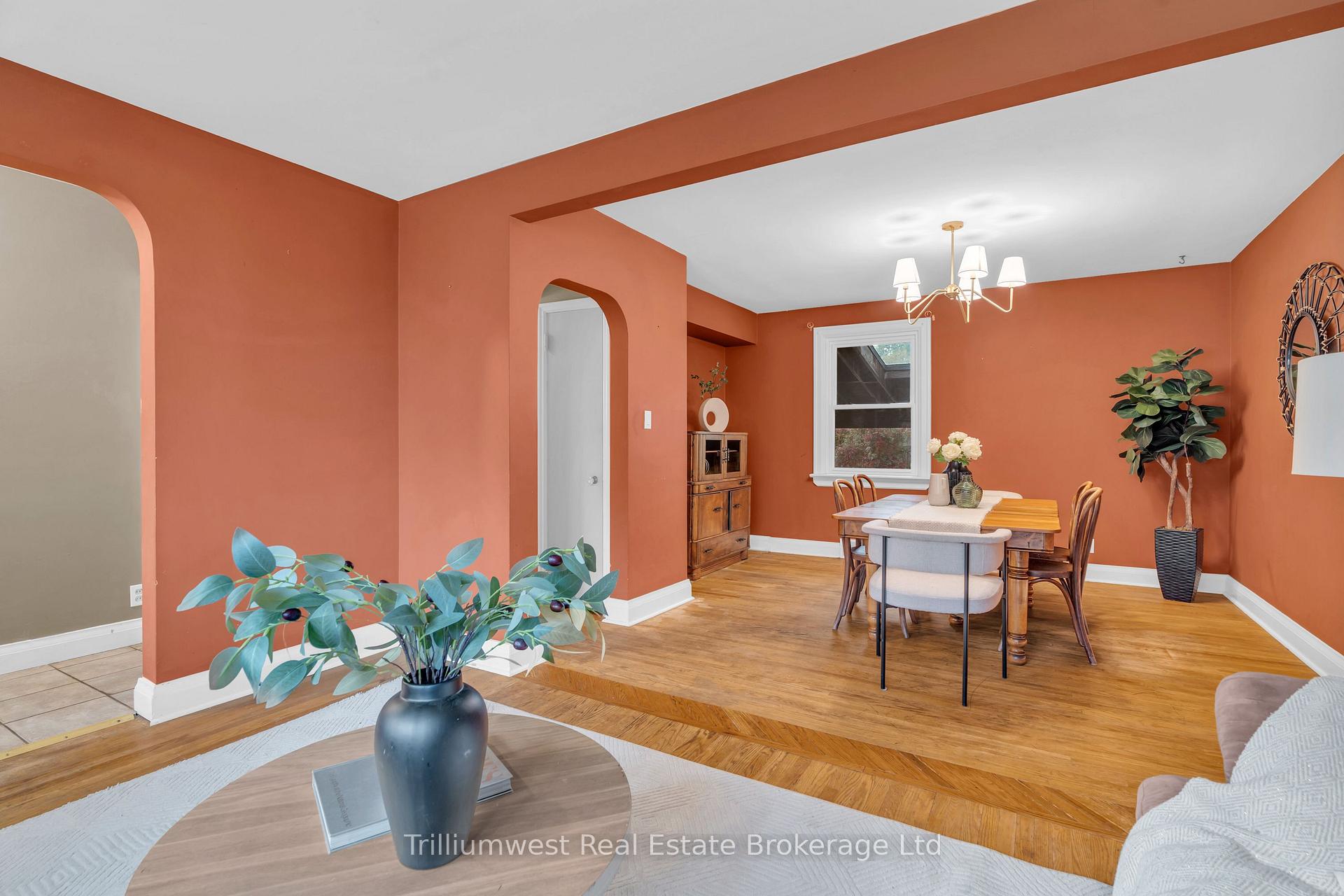 Photo 12 of 122 Metcalfe Street, Guelph, St. George's — HOMEH