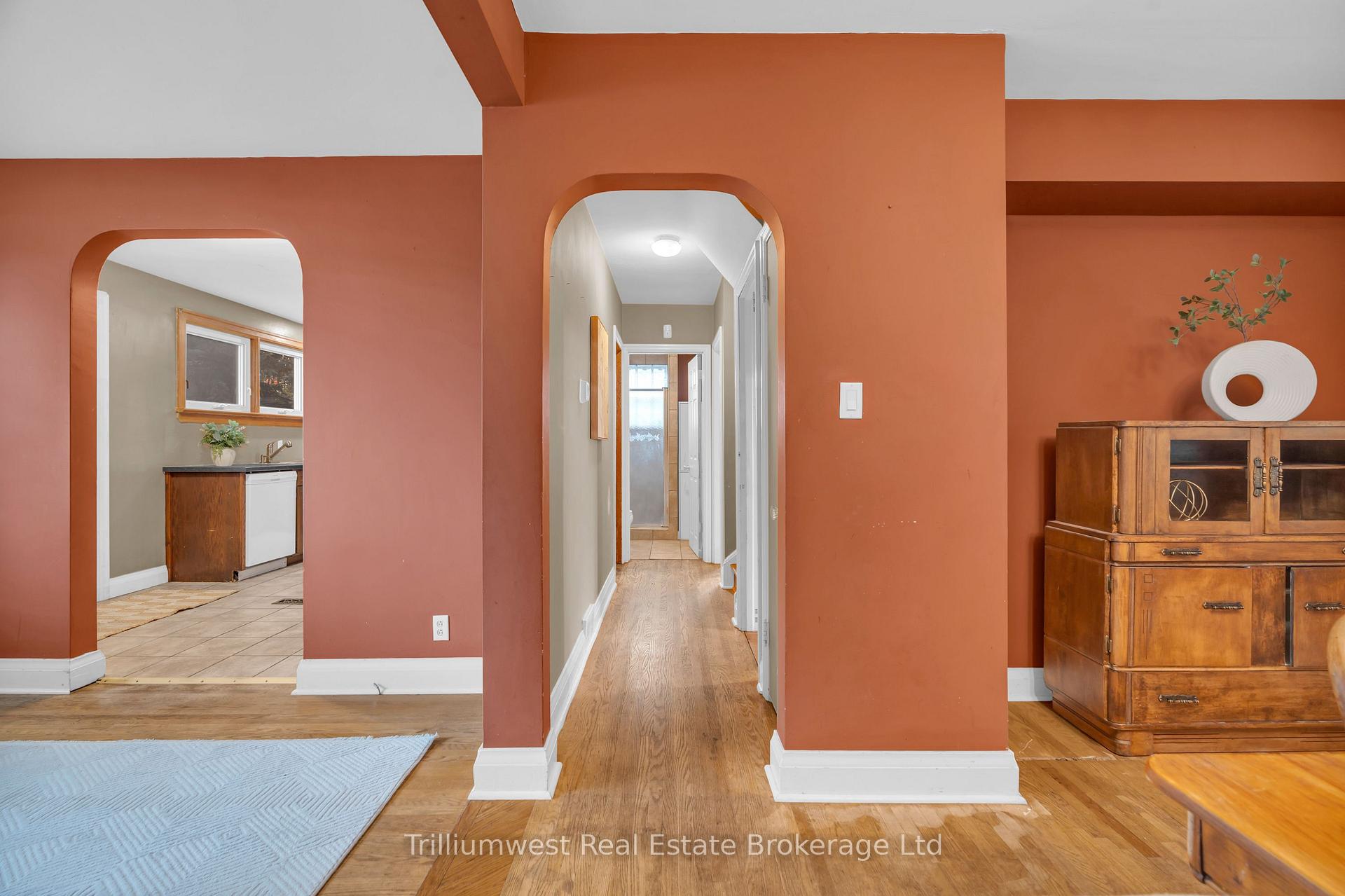 Photo 16 of 122 Metcalfe Street, Guelph, St. George's — HOMEH
