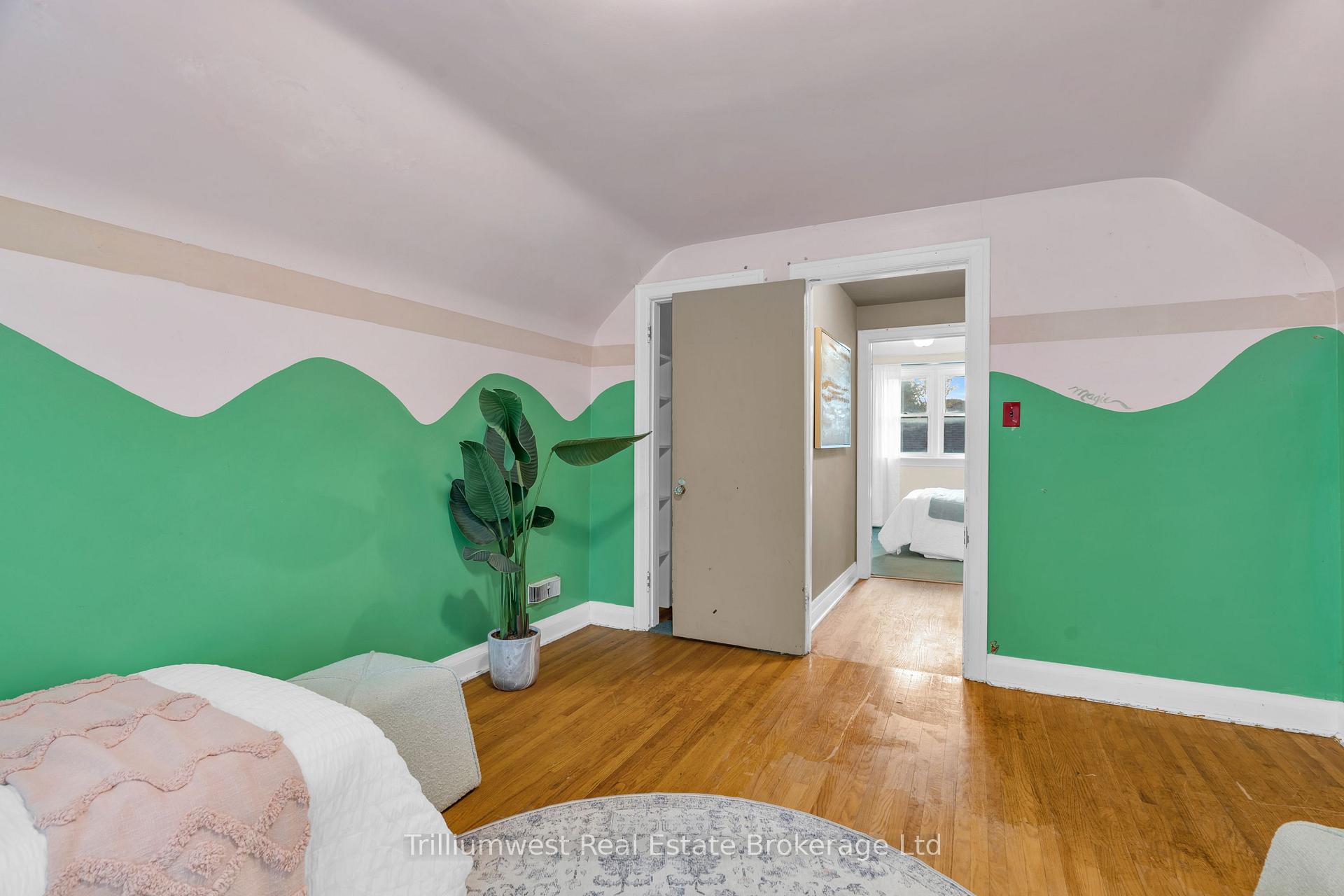 Photo 26 of 122 Metcalfe Street, Guelph, St. George's — HOMEH