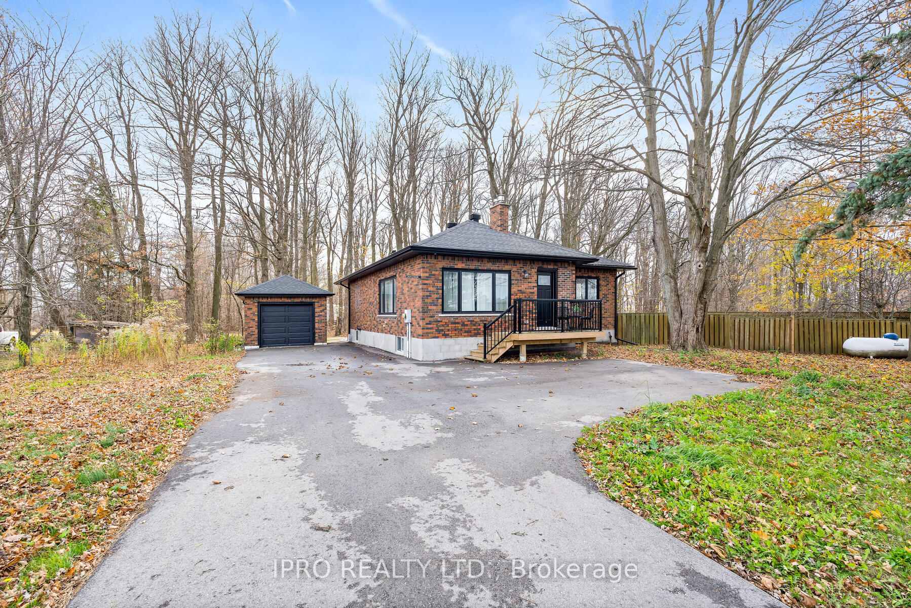 Front of 7142 7 Highway
