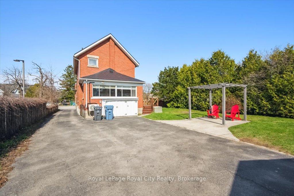 Photo 40 of 572 Woolwich Street, Guelph, Exhibition Park — HOMEH