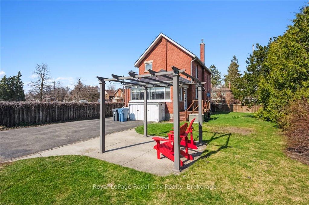 Photo 41 of 572 Woolwich Street, Guelph, Exhibition Park — HOMEH