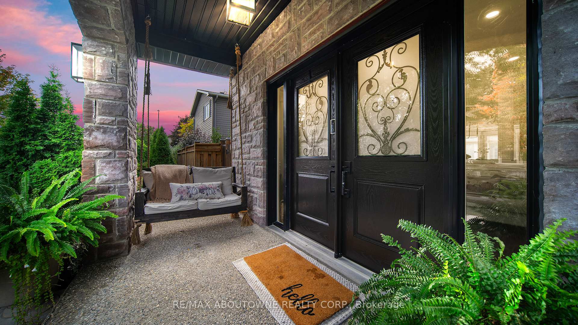 Photo 2 of 11 John Murray Street, Hamilton, Stoney Creek Mountain — HOMEH