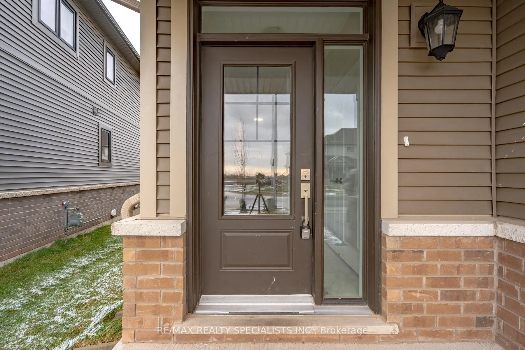 Photo 3 of 51 Starfire Crescent, Hamilton, Fruitland — HOMEH