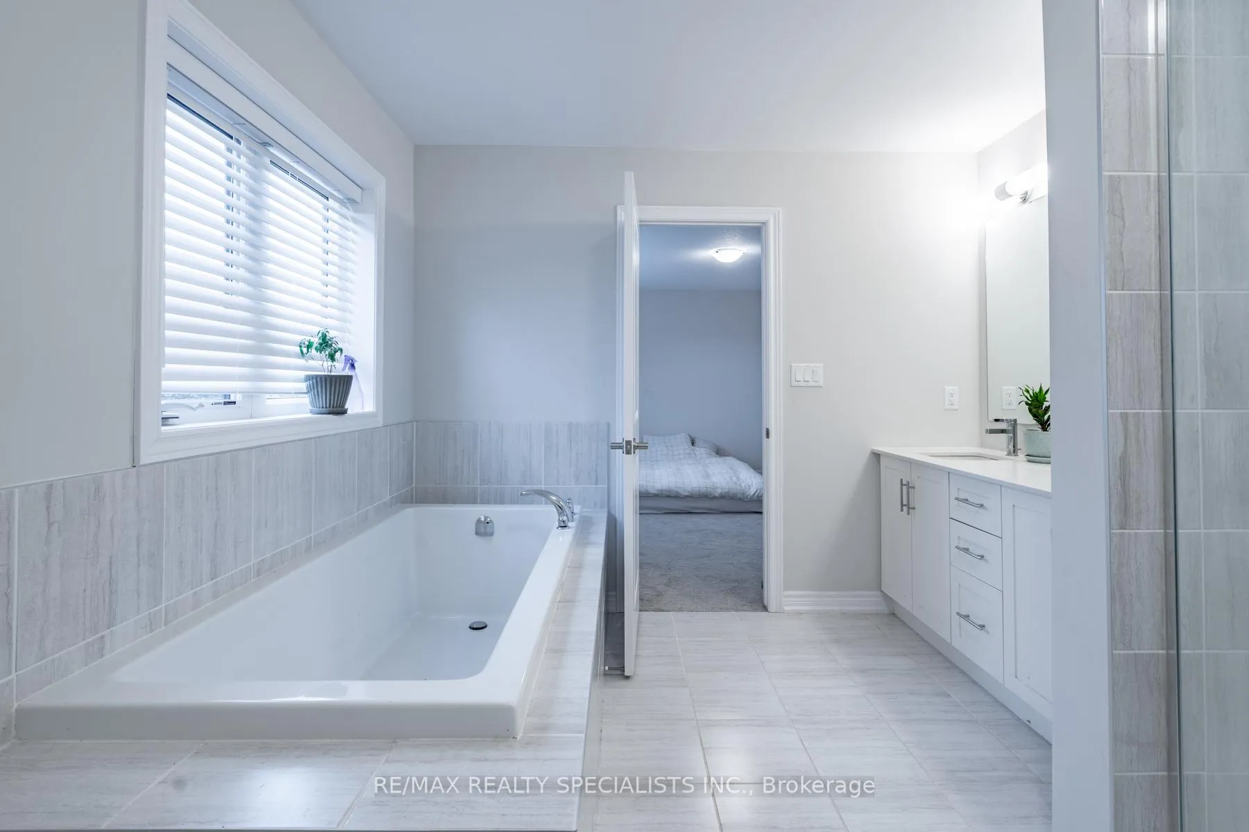 Photo 26 of 51 Starfire Crescent, Hamilton, Fruitland — HOMEH