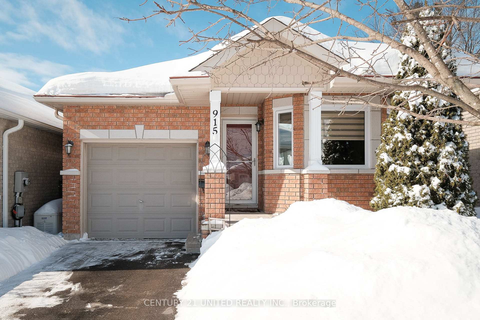 Photo 2 of 915 Ralphson Crescent, Peterborough, Otonabee Ward 1 — HOMEH