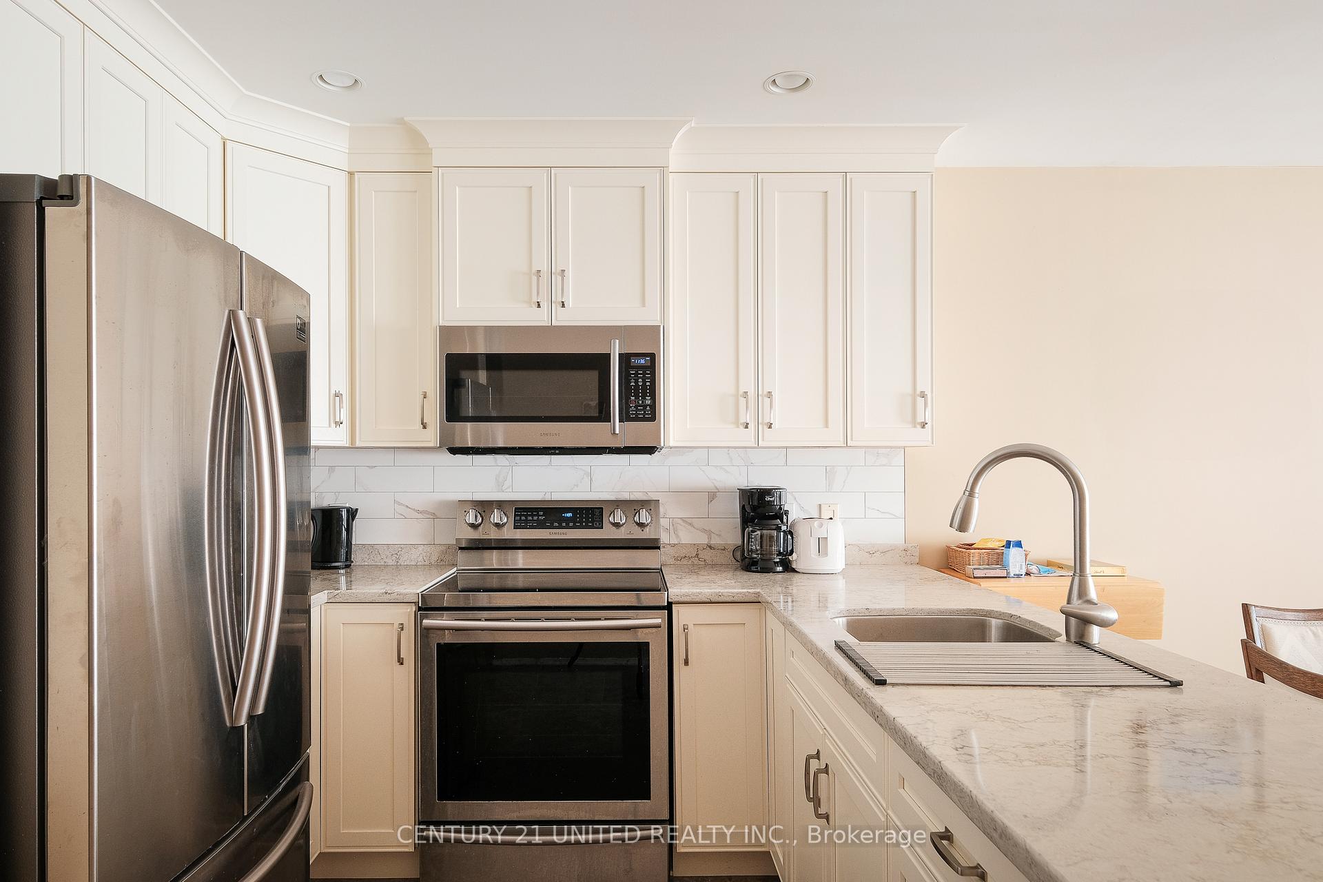 Photo 3 of 915 Ralphson Crescent, Peterborough, Otonabee Ward 1 — HOMEH