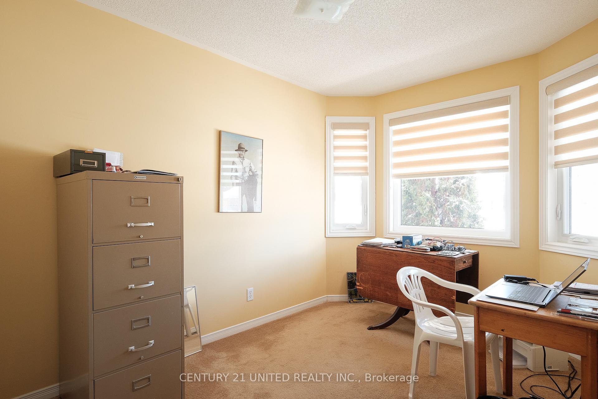 Photo 15 of 915 Ralphson Crescent, Peterborough, Otonabee Ward 1 — HOMEH