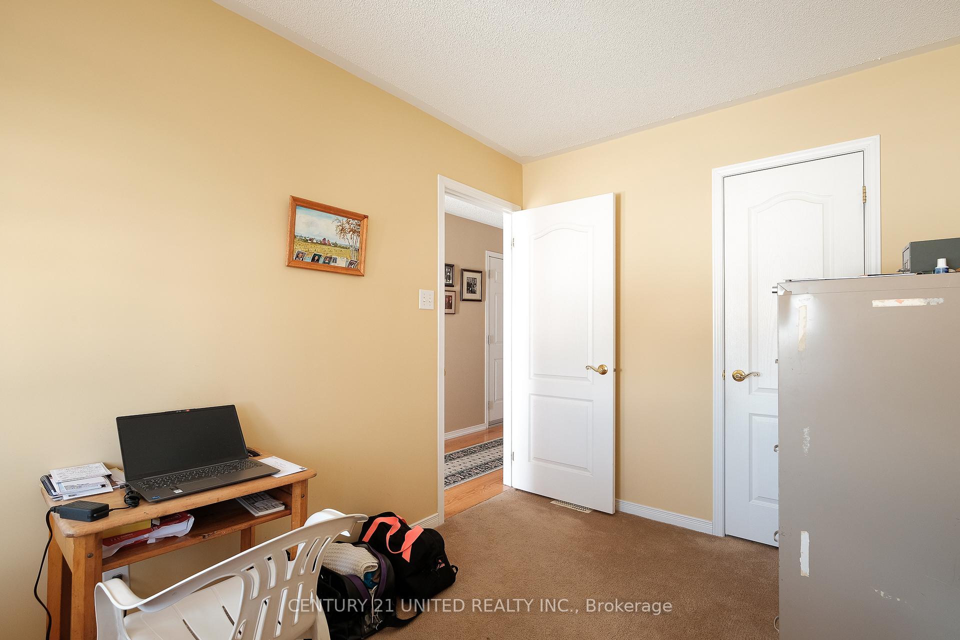 Photo 16 of 915 Ralphson Crescent, Peterborough, Otonabee Ward 1 — HOMEH