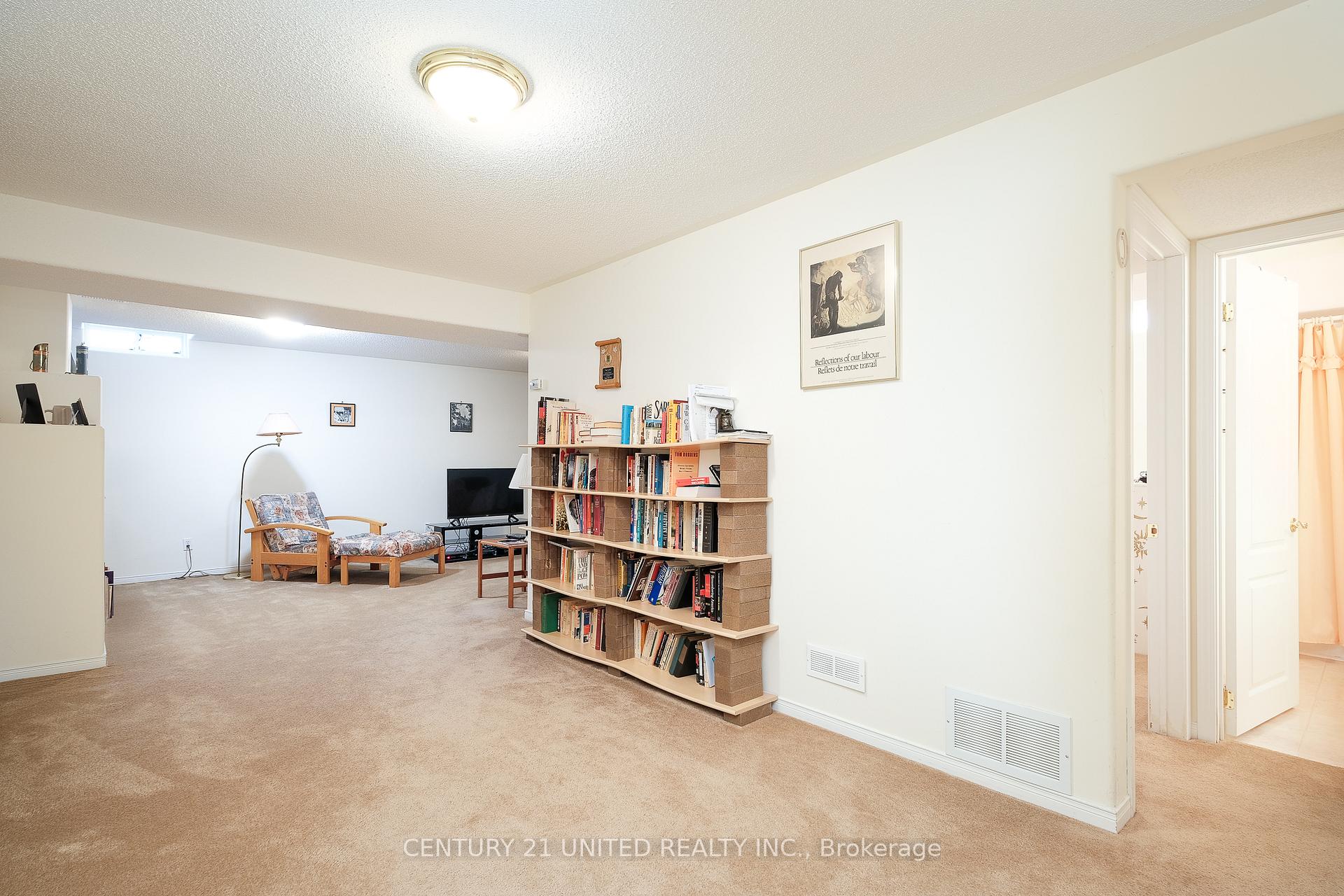 Photo 21 of 915 Ralphson Crescent, Peterborough, Otonabee Ward 1 — HOMEH