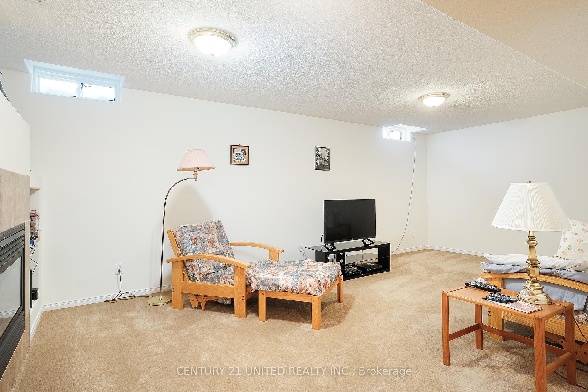 Photo 24 of 915 Ralphson Crescent, Peterborough, Otonabee Ward 1 — HOMEH