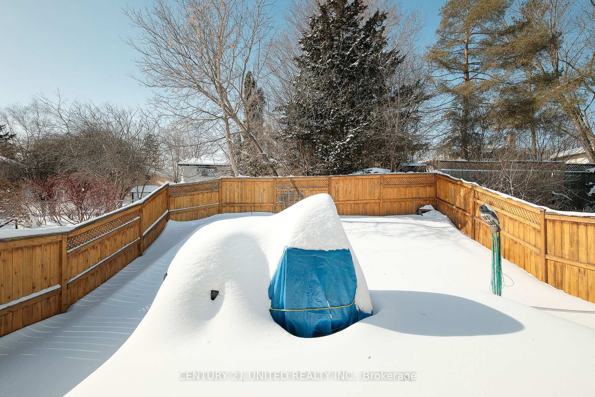 Photo 25 of 915 Ralphson Crescent, Peterborough, Otonabee Ward 1 — HOMEH
