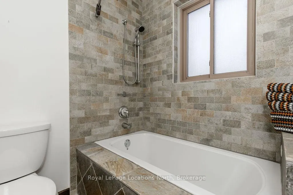 Photo 10 of 138 St Moritz Crescent, Blue Mountains — HOMEH