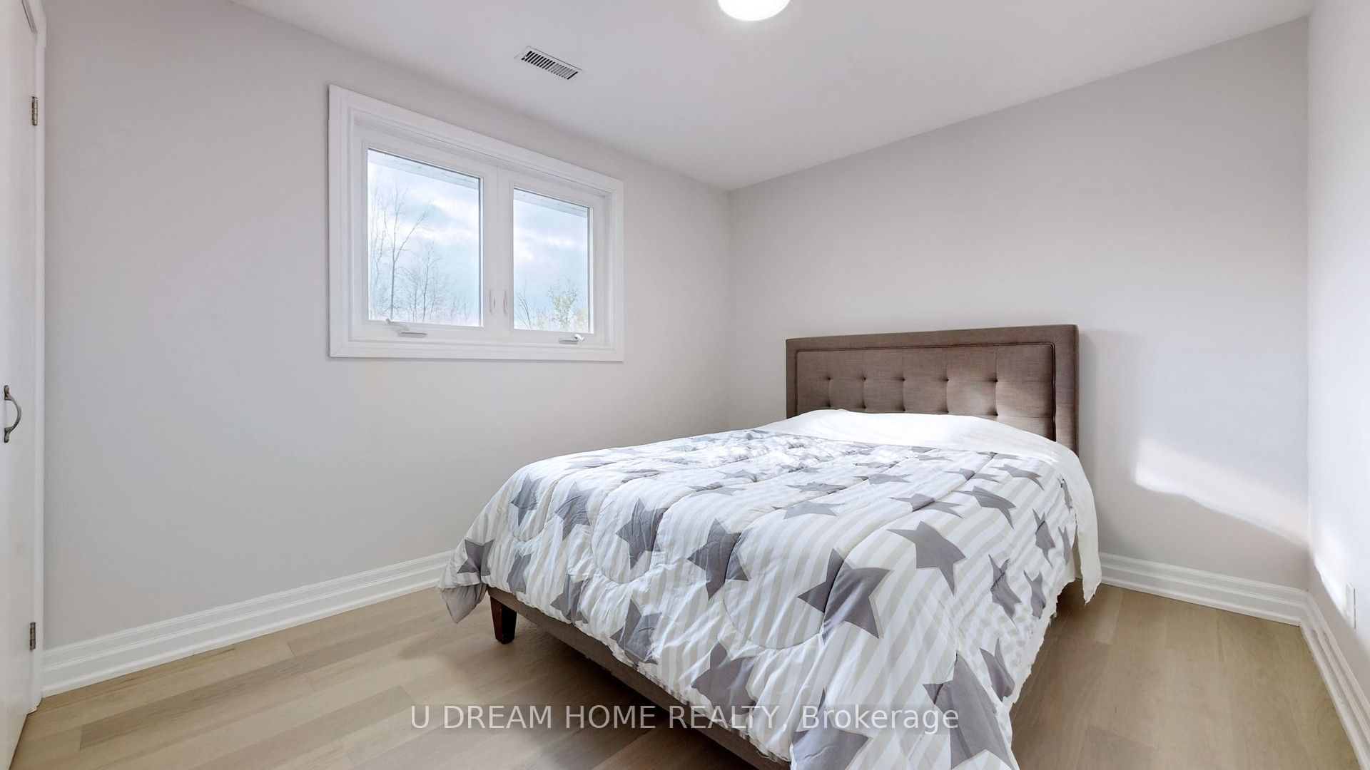 Photo 45 of 85 Lake Drive E, Georgina, Historic Lakeshore Communities — HOMEH