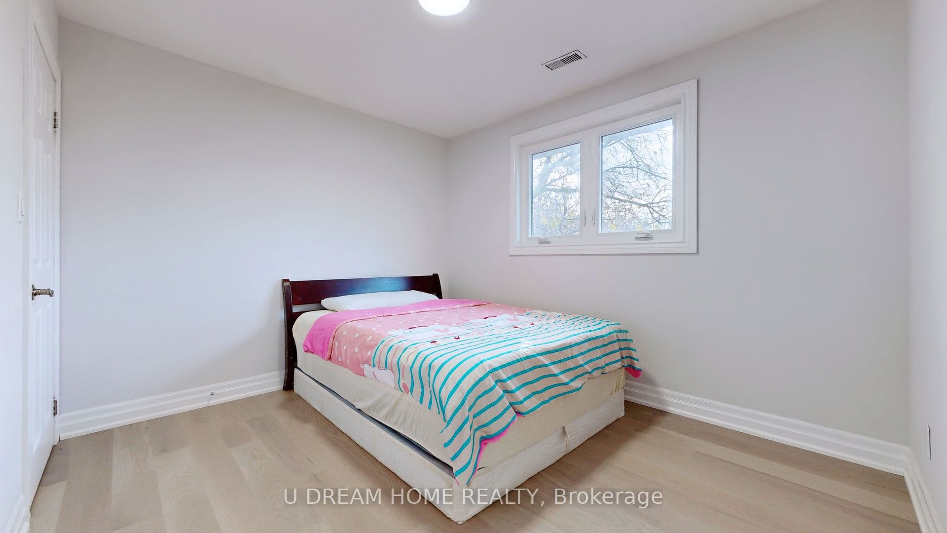 Photo 44 of 85 Lake Drive E, Georgina, Historic Lakeshore Communities — HOMEH