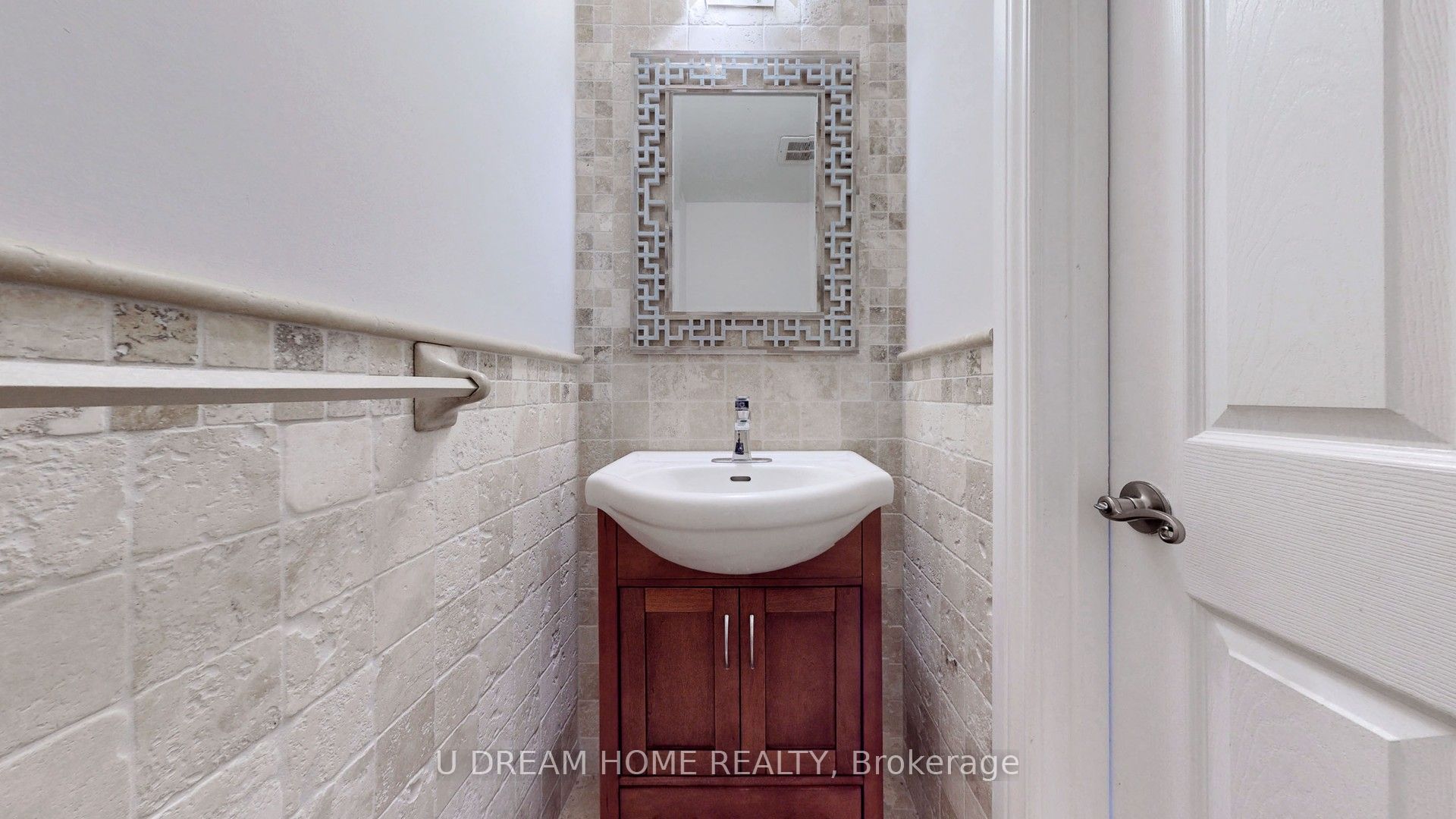 Photo 34 of 85 Lake Drive E, Georgina, Historic Lakeshore Communities — HOMEH