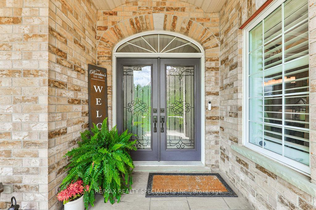 Photo 3 of 2115 Cunningham Court, Milton, Moffat — HOMEH
