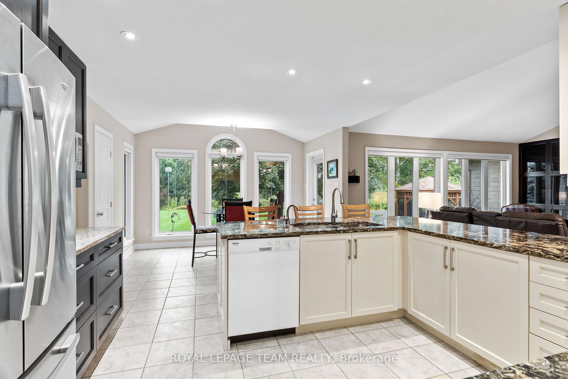 Photo 13 of 1338 Fox Valley Road, Ottawa, Greely — HOMEH