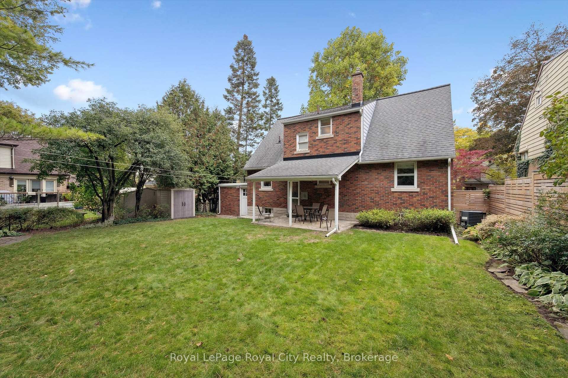 Photo 2 of 82 Metcalfe Street, Guelph, St. George's — HOMEH