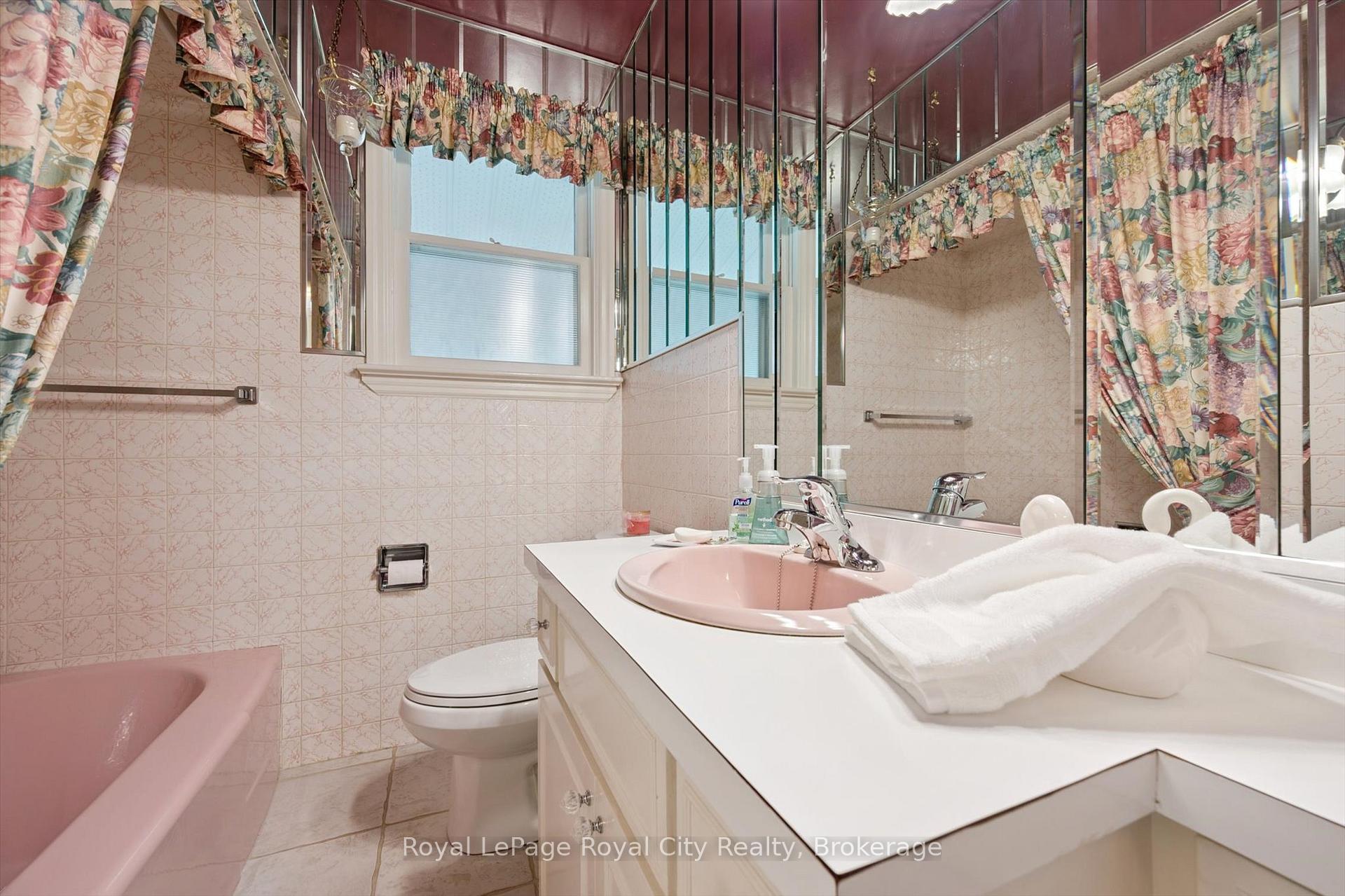 Photo 23 of 82 Metcalfe Street, Guelph, St. George's — HOMEH