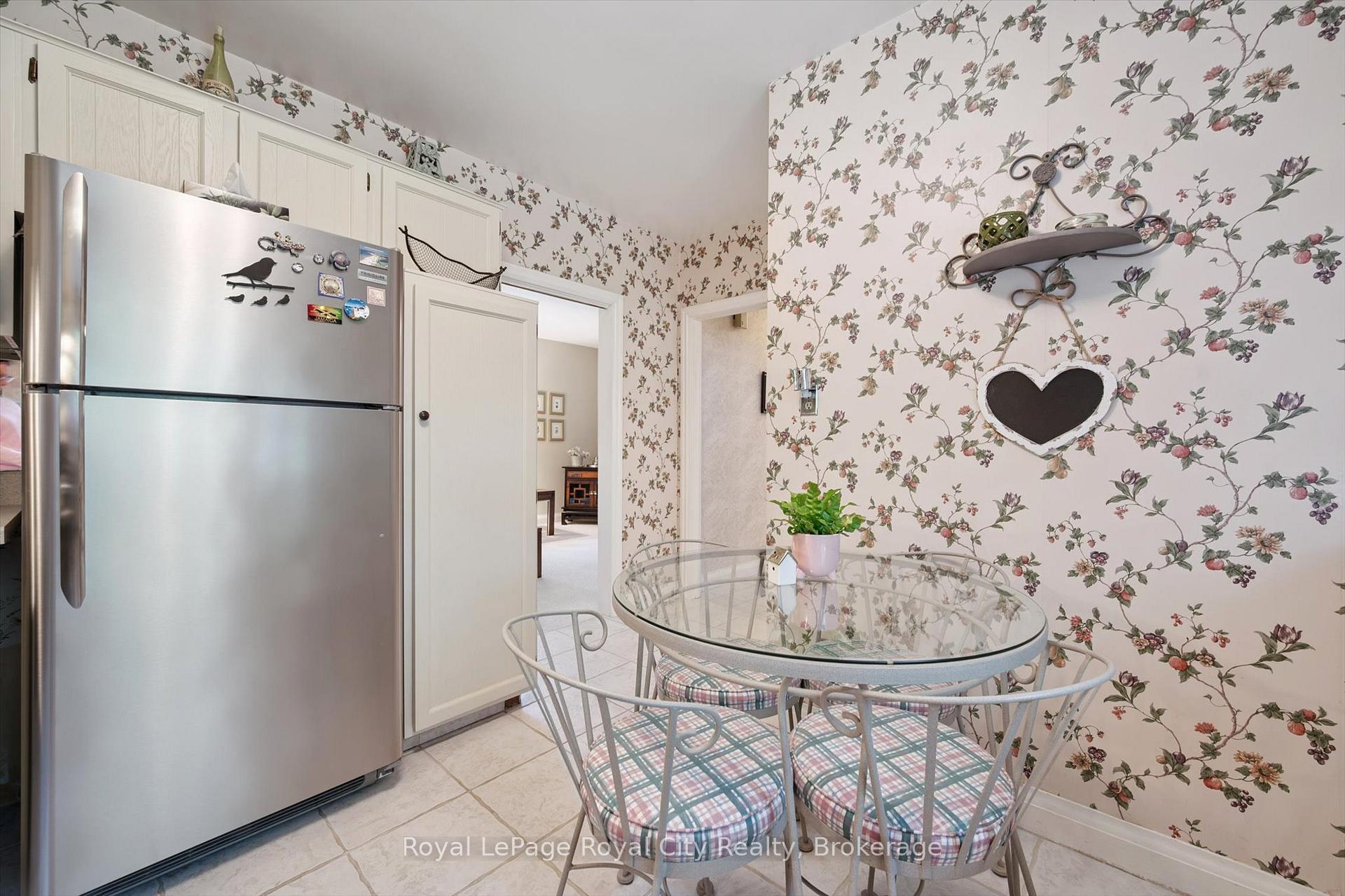 Photo 27 of 82 Metcalfe Street, Guelph, St. George's — HOMEH