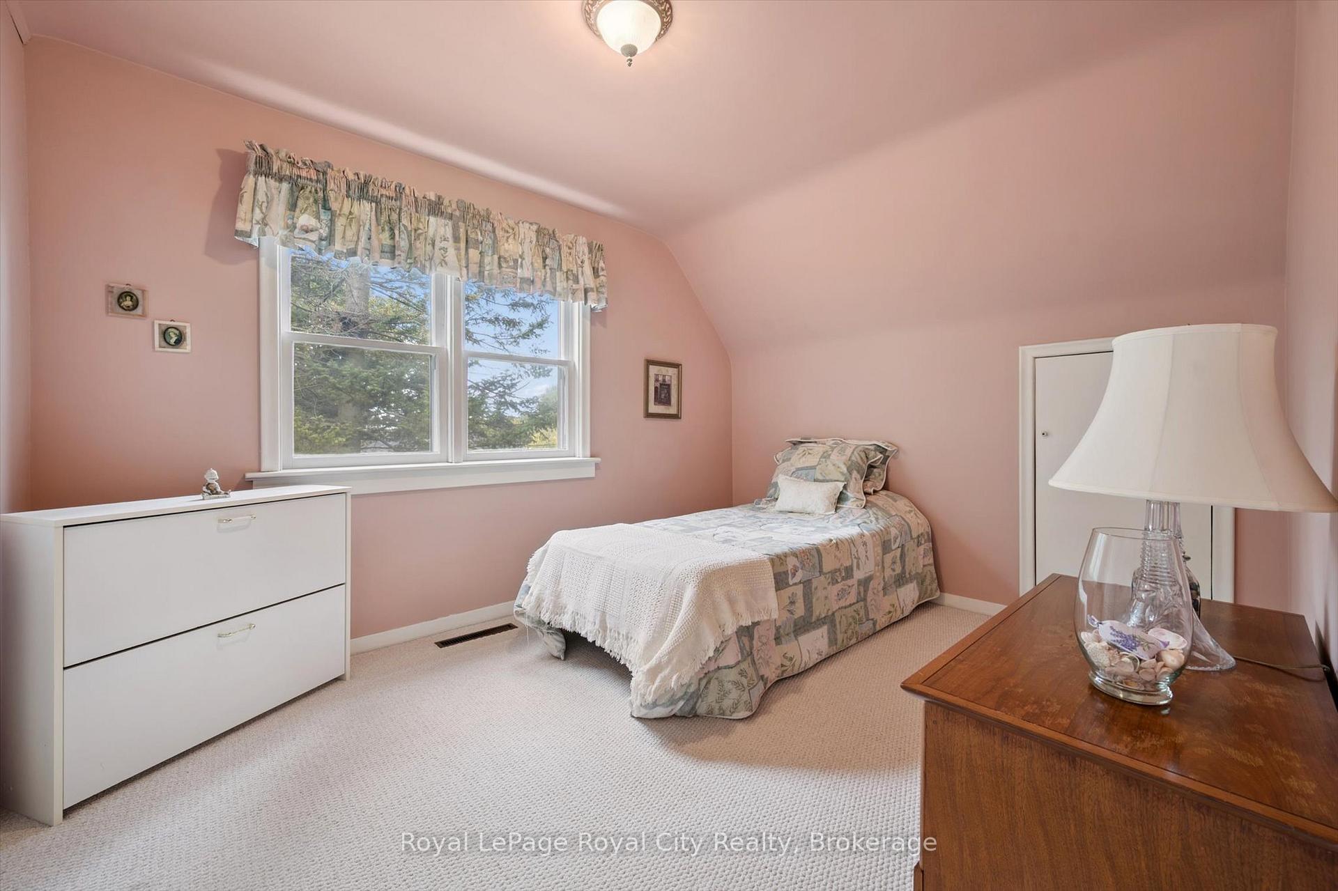 Photo 28 of 82 Metcalfe Street, Guelph, St. George's — HOMEH