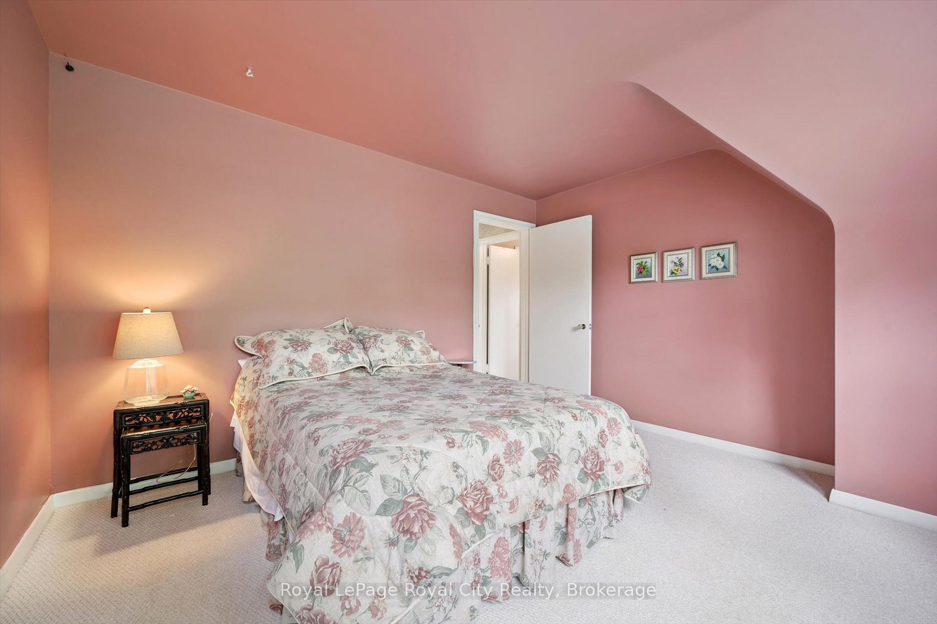 Photo 31 of 82 Metcalfe Street, Guelph, St. George's — HOMEH