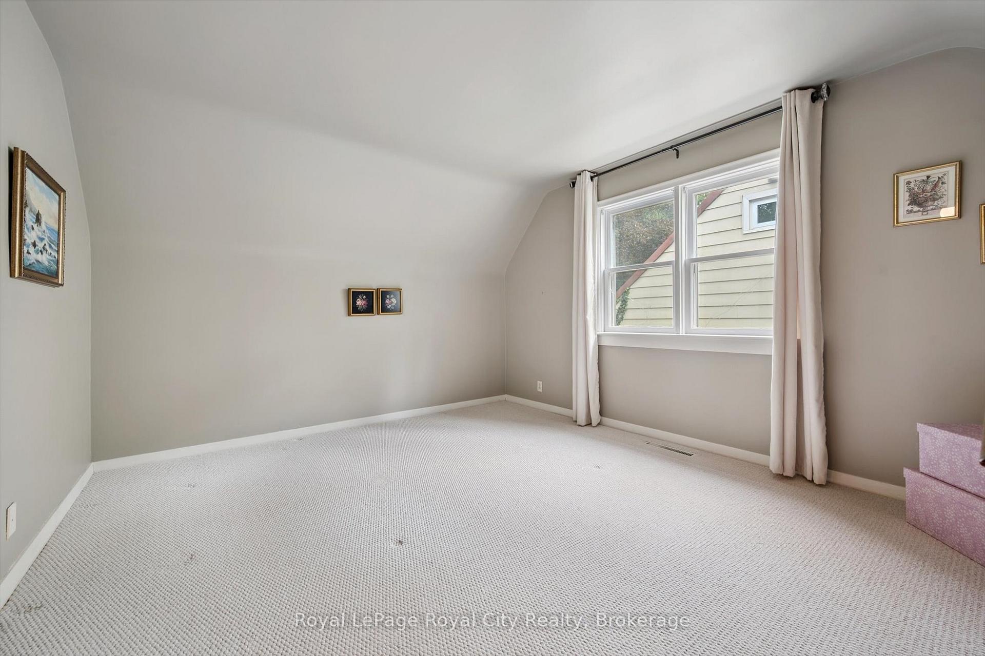 Photo 32 of 82 Metcalfe Street, Guelph, St. George's — HOMEH