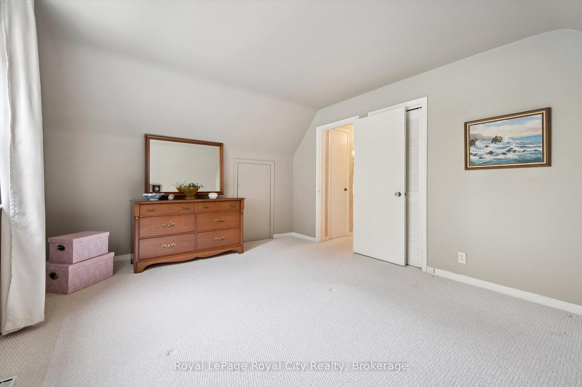 Photo 33 of 82 Metcalfe Street, Guelph, St. George's — HOMEH