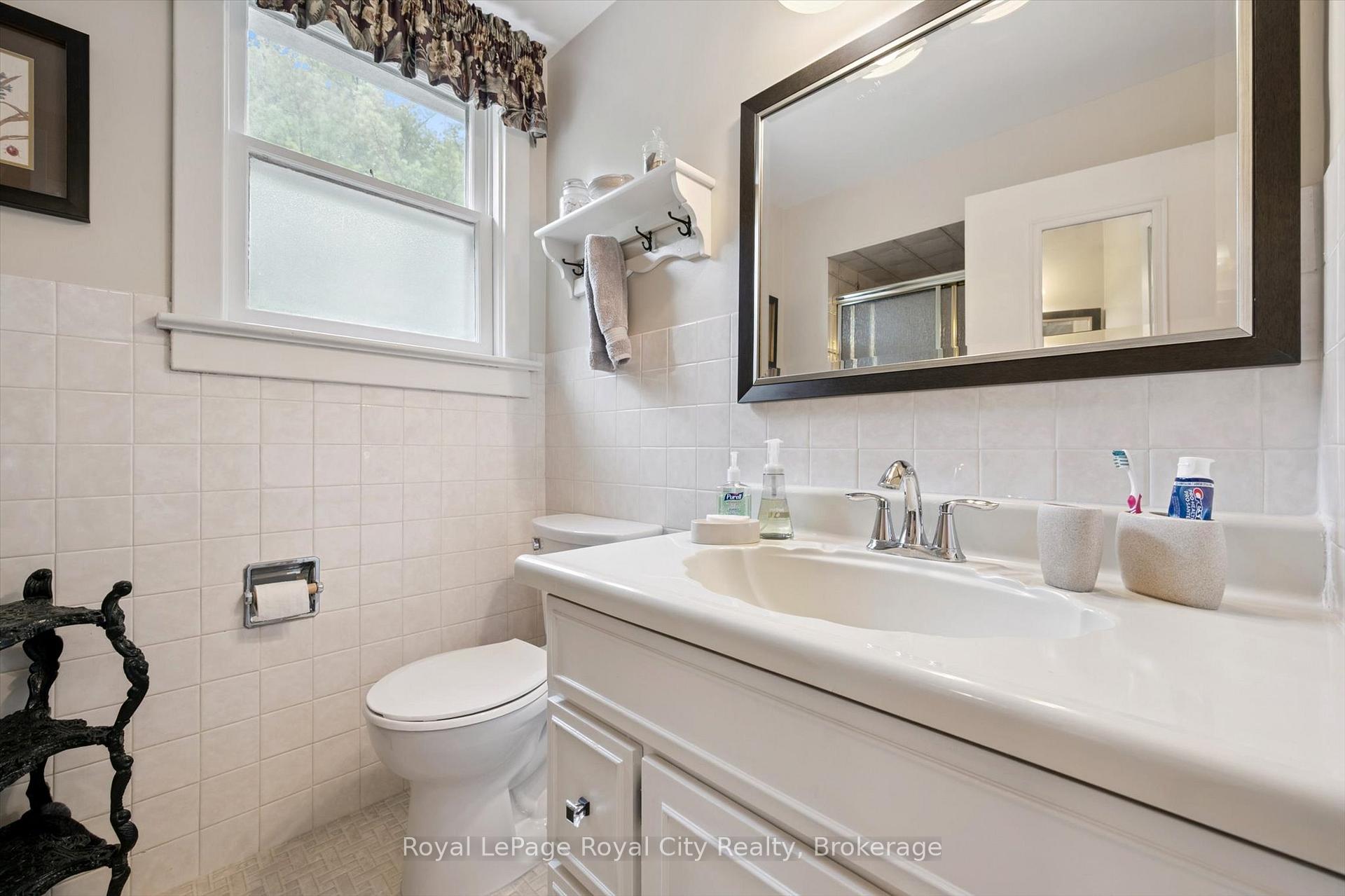 Photo 34 of 82 Metcalfe Street, Guelph, St. George's — HOMEH