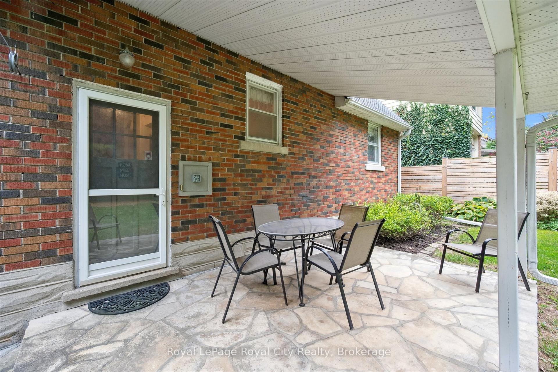 Photo 43 of 82 Metcalfe Street, Guelph, St. George's — HOMEH