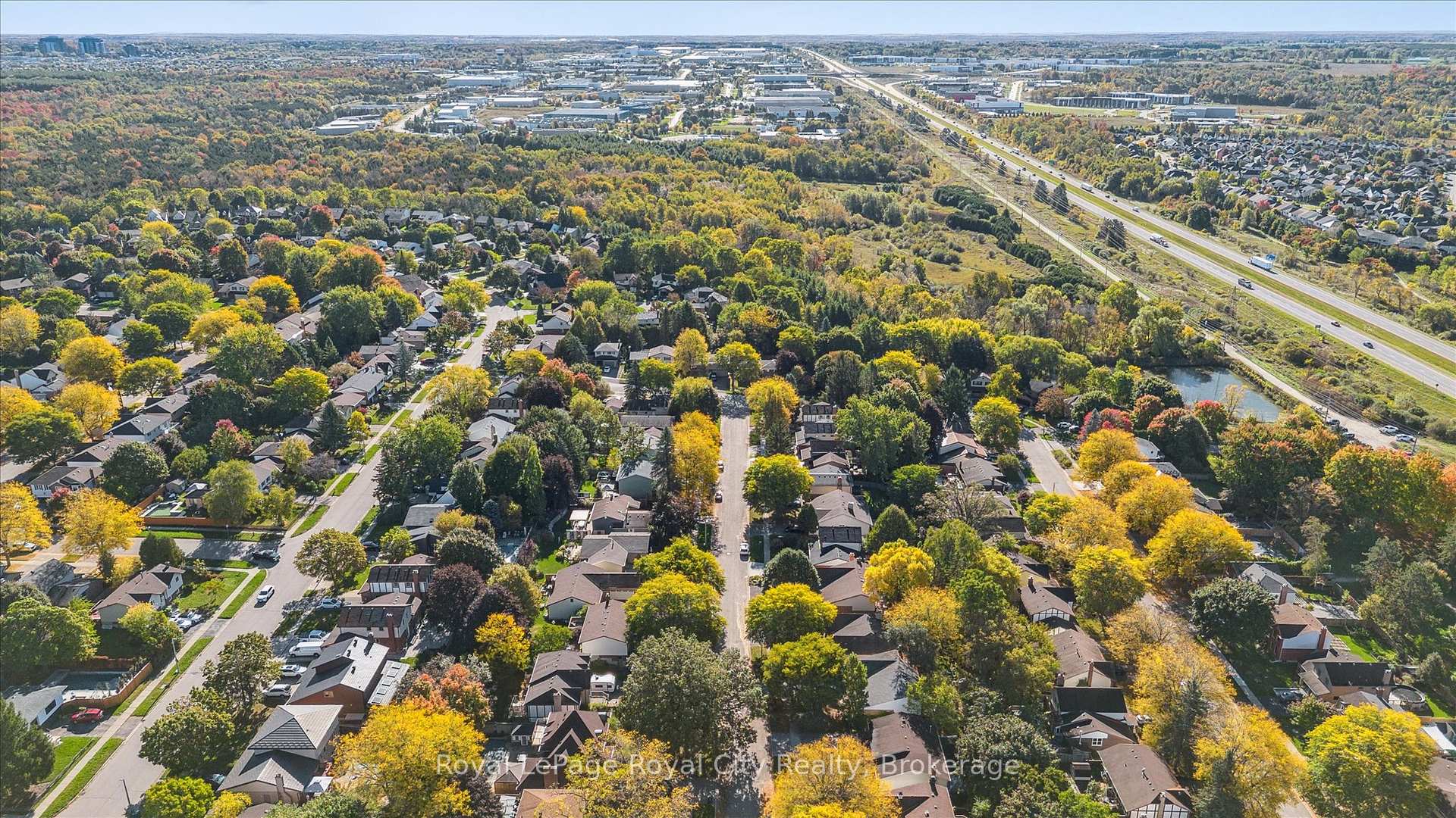 Photo 4 of 75 Shadybrook Crescent, Guelph, Kortright West — HOMEH