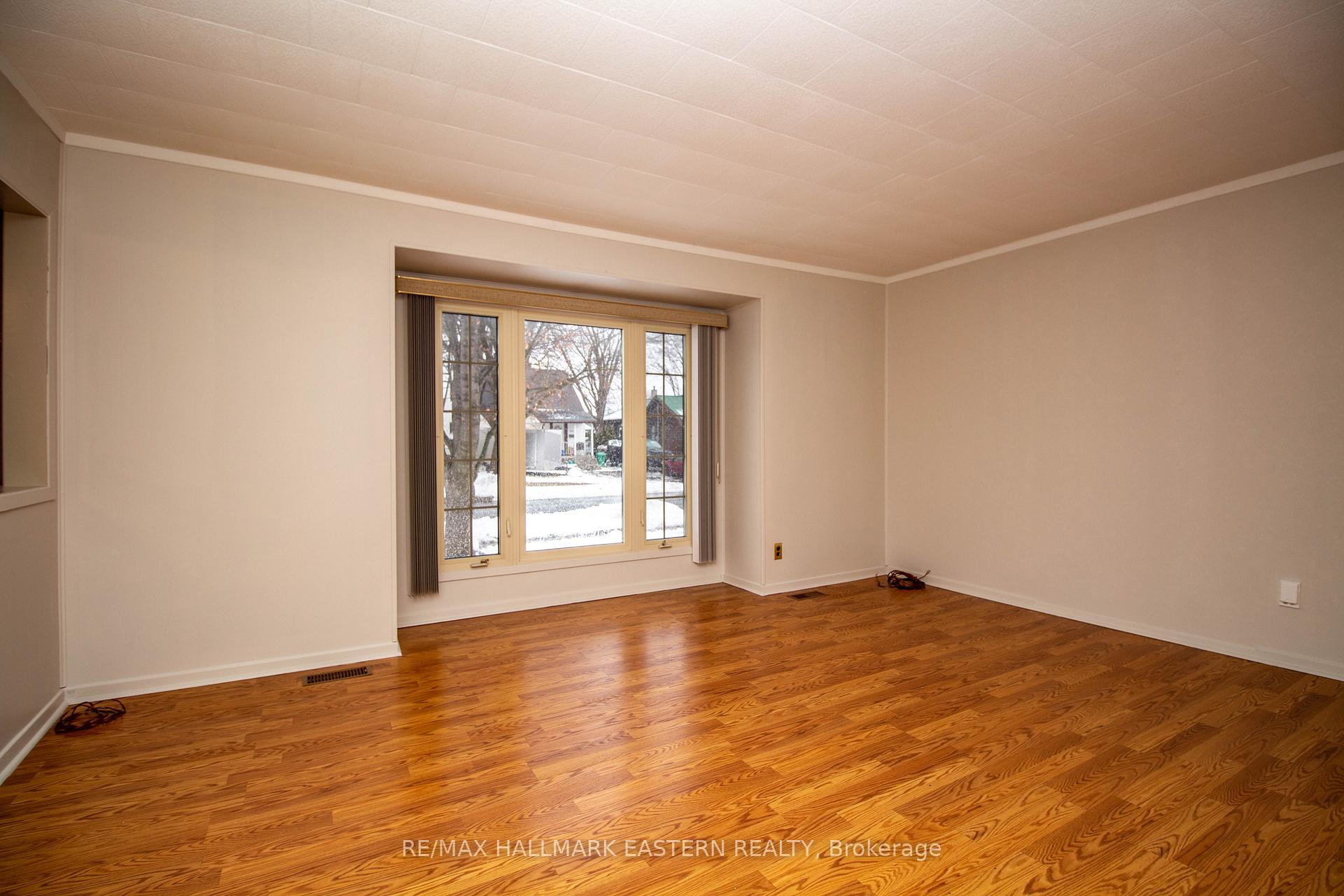 Photo 4 of 683 Little Street, Peterborough, Otonabee Ward 1 — HOMEH